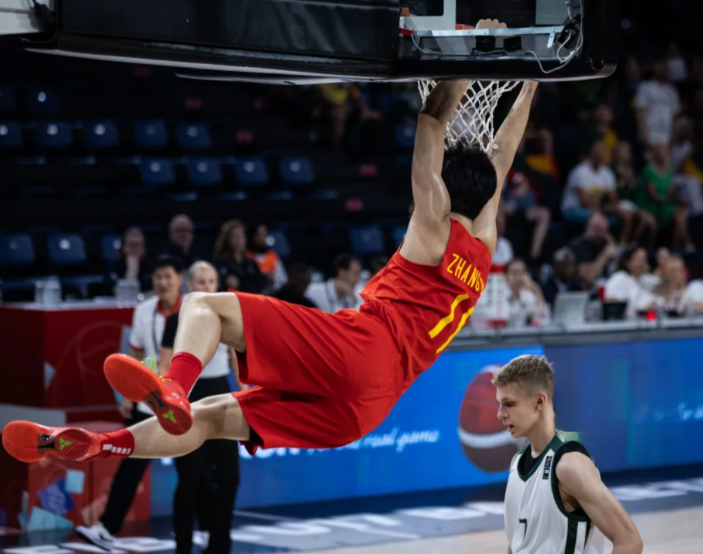 开云体育入口-立陶宛男篮险胜中国男篮，艾顿惊艳世界