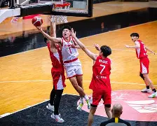 日本男篮碾压中国男篮，詹姆斯打破历史纪录