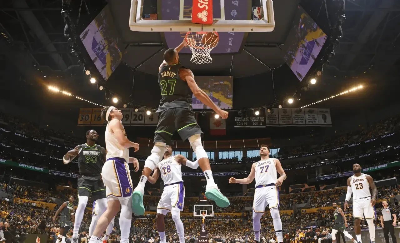 开云体育app-湖人B队完胜独行侠，戈贝尔完成帽子戏法