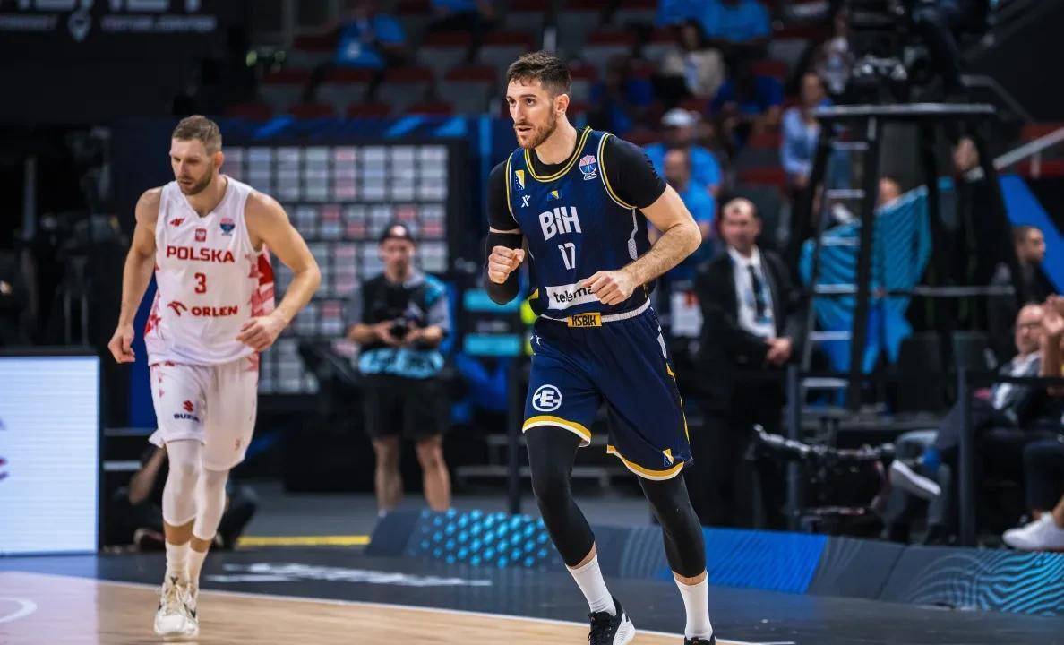 猛龙爆冷波兰男篮，瓦兰丘纳斯统治全场