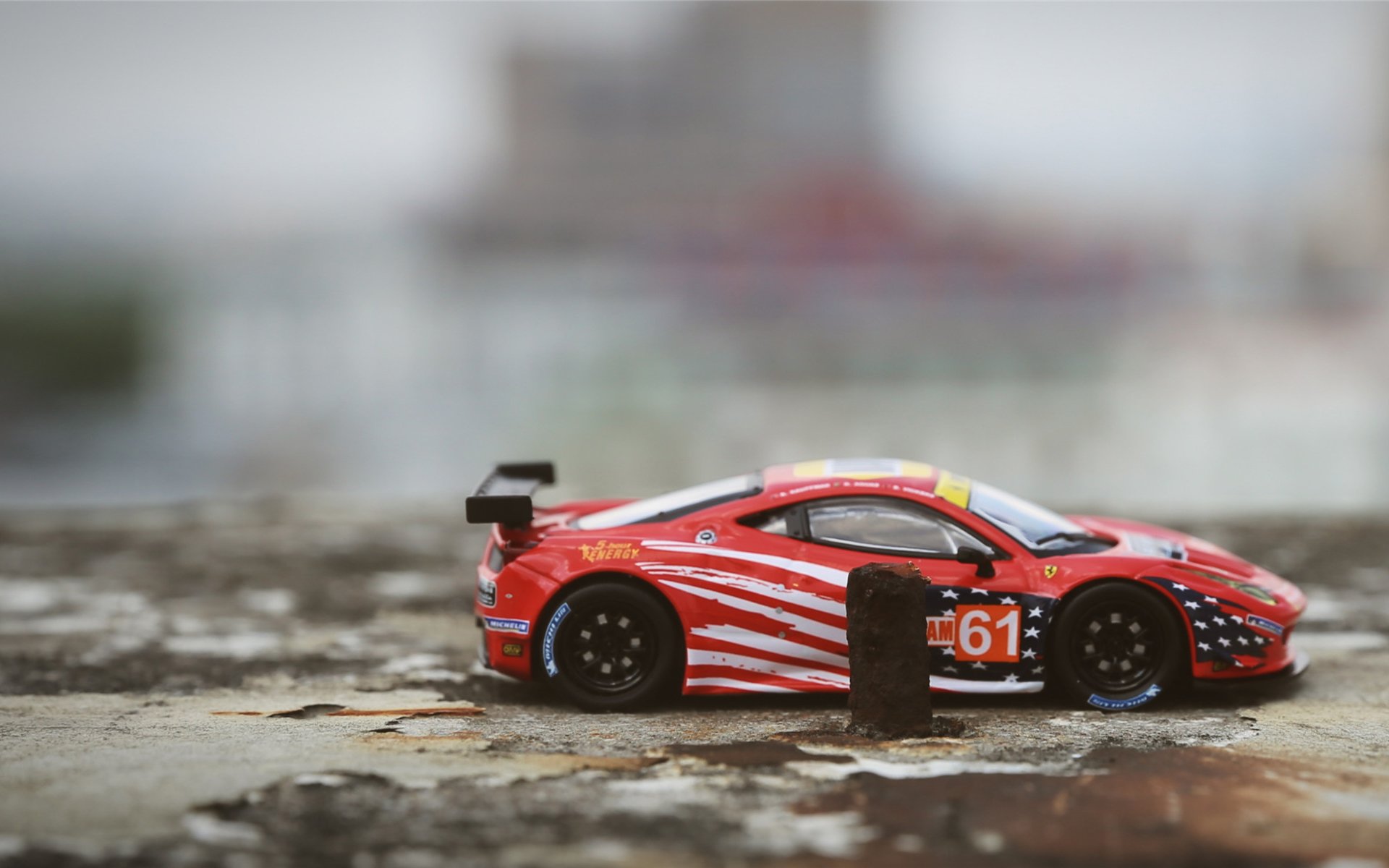 巴林夜战的寂静与轰鸣，爱德华兹如何用闪电点燃F1新赛季